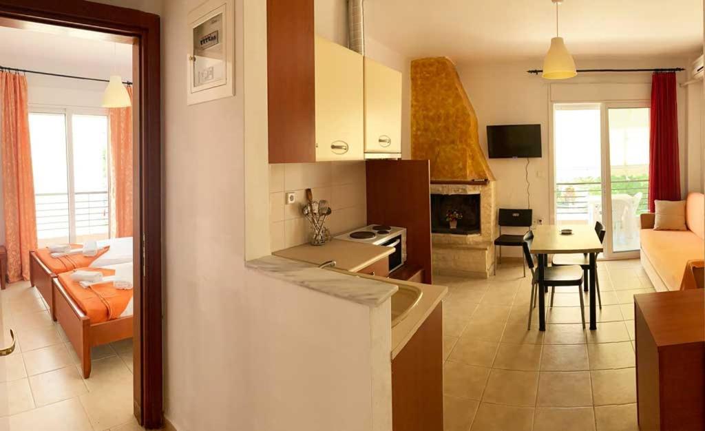 Helena'S Apartments - Nikiti Esterno foto